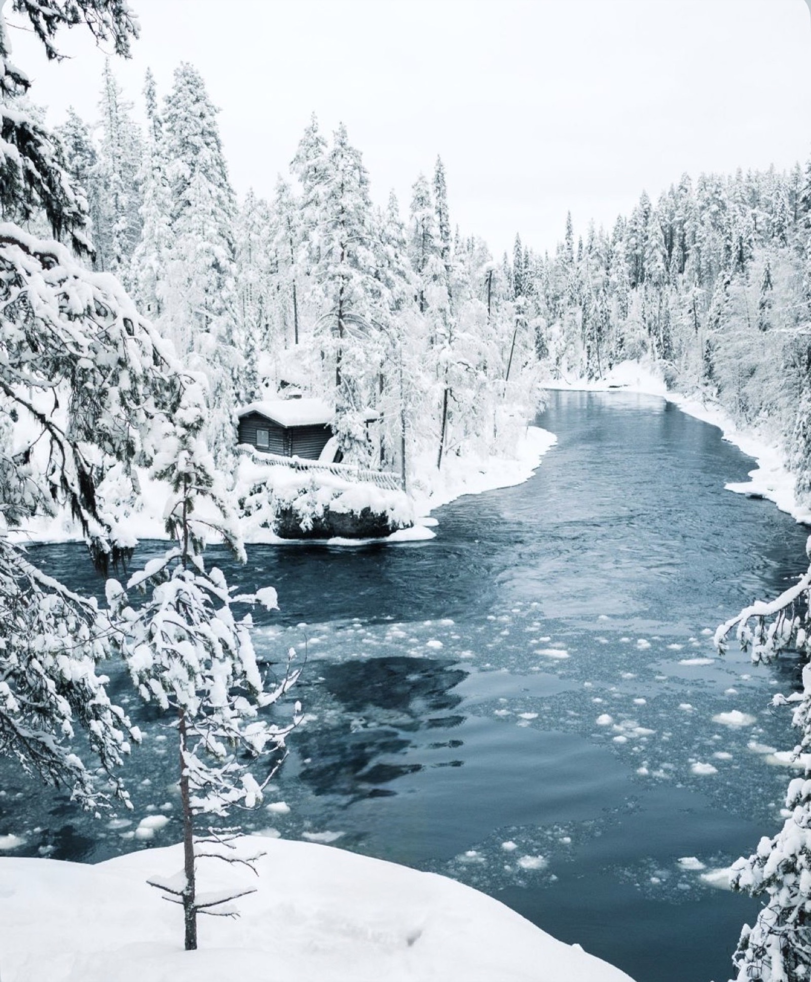 Private transfer Rovaniemi to Saariselka and Ivalo Finnish Lapland minibus